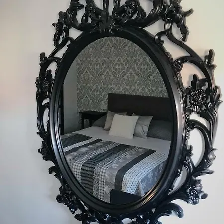 Apartment Central Perk Split